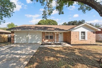 /international/us/317-e-glendale-street-crowley-tx-110102987743/