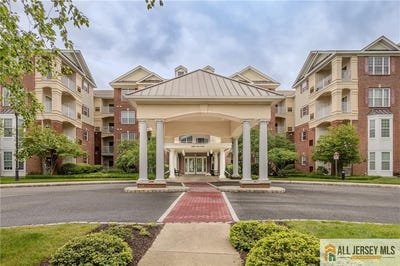 /international/us/1410-colts-circle-lawrence-nj-110099932886/