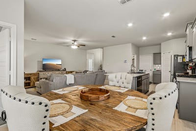 /international/us/617-amber-fields-drive-krum-tx-110110355817/