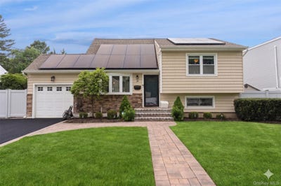 /international/us/19-fleetwood-avenue-melville-ny-110108442331/