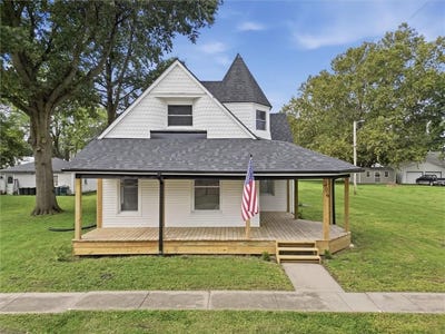 /international/us/304-s-elm-street-norborne-mo-110119988362/