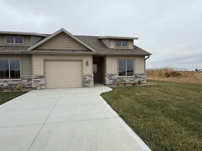 /international/us/405-w-madison-street-winterset-ia-110103696297/
