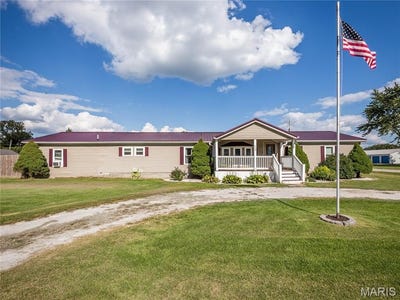 /international/us/112-schmidt-street-wilsonville-il-110110189760/