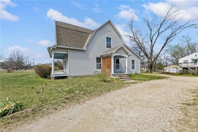 /international/us/702-n-kentucky-street-iola-ks-110108107298/