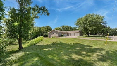 /international/us/906-e-lake-street-osakis-mn-110100998629/