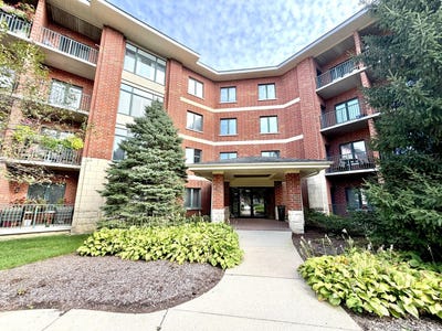 /international/us/855-e-22nd-street-lombard-il-110120537244/