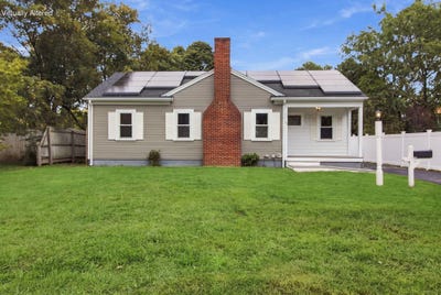 /international/us/18-murphy-road-hyannis-ma-110119956590/