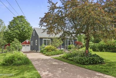 /international/us/359-new-lenox-rd-lenox-ma-110108574548/