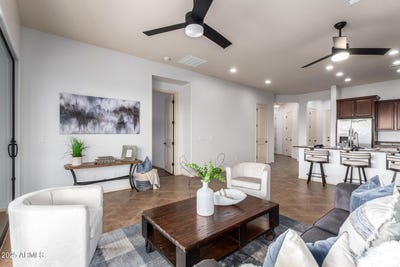 /international/us/9041-e-ivyglen-circle-mesa-az-110097983259/