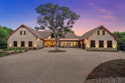 /international/us/240-lost-creek-china-spring-tx-110106557919/