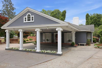 /international/us/1207-country-club-drive-kinston-nc-110107880463/