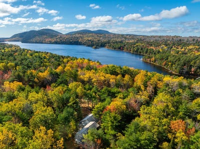 /international/us/12-hall-quarry-road-mount-desert-me-110104332162/