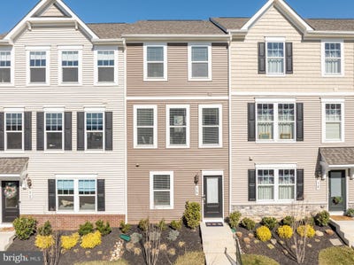 /international/us/15-capitol-mews-ranson-wv-110101011124/