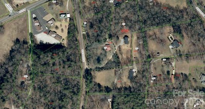 /international/us/121-old-river-road-marion-nc-110110294891/