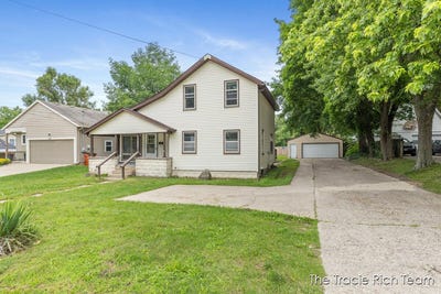 /international/us/227-e-division-street-ne-rockford-mi-110109119344/