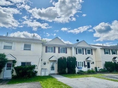 /international/us/39-cedar-court-middletown-ny-110108660800/