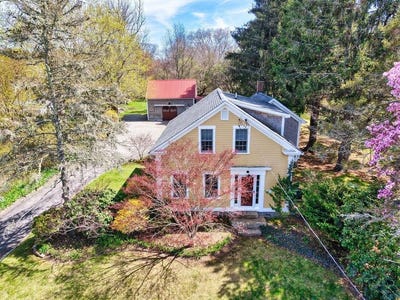 /international/us/433-east-road-tiverton-ri-110107782883/