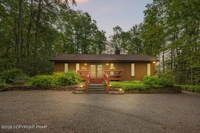 /international/us/2435-overlook-lane-pocono-pines-pa-110119343613/