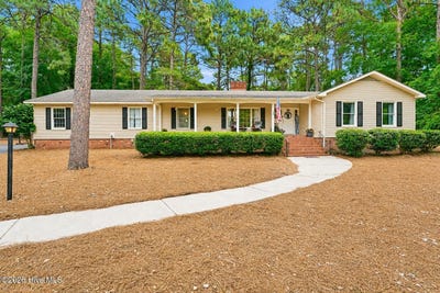 /international/us/130-hillwood-court-southern-pines-nc-110108573401/