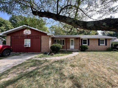 /international/us/111-magnolia-drive-villa-grove-il-110102451310/