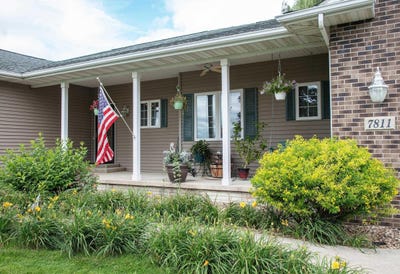 /international/us/7811-moline-road-waterloo-ia-110101011657/