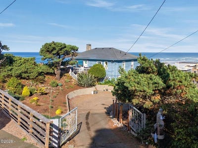 /international/us/1093-nw-8th-court-lincoln-city-or-110120628185/