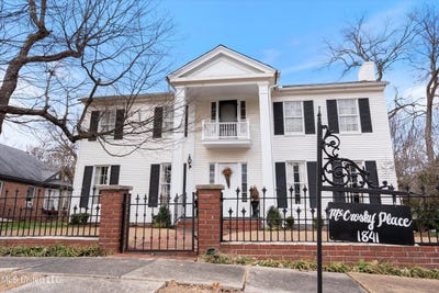/international/us/340-e-college-avenue-holly-springs-ms-110098779935/