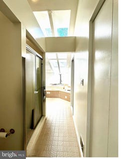 /international/us/11582-greenwich-point-road-reston-va-110095030594/