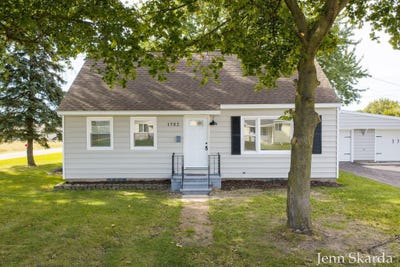 /international/us/1782-vine-street-manistee-mi-110120095252/