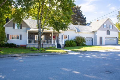 /international/us/49-north-street-newport-me-110107400865/