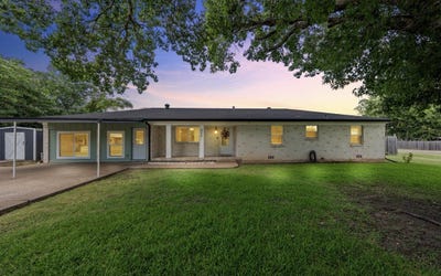 /international/us/525-w-7th-street-crawford-tx-110109295045/