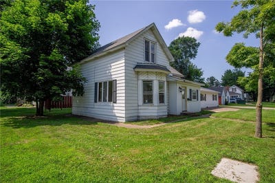 /international/us/1321-2nd-street-w-menomonie-wi-110100871786/
