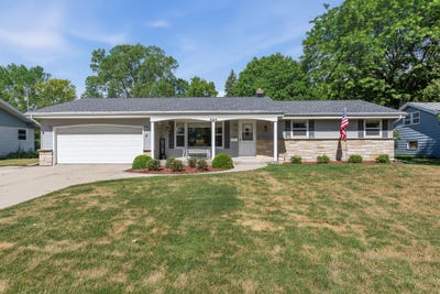 /international/us/924-n-18th-ave-west-bend-wi-110108903666/