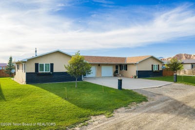 /international/us/100-taylor-creek-road-dubois-wy-110102212382/