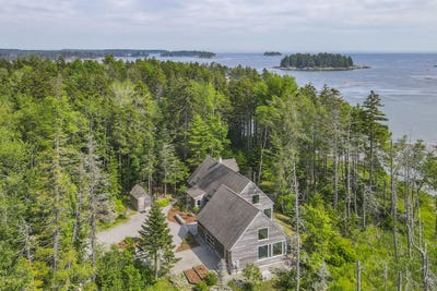 /international/us/133-scraggle-point-road-saint-george-me-110100744000/