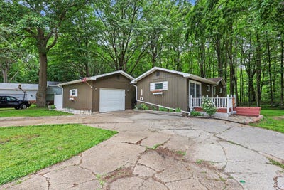 /international/us/17700-thornapple-drive-spring-lake-mi-110109033453/
