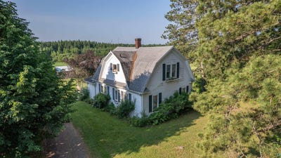 /international/us/230-w-st-louis-river-rd-esko-mn-110109216532/