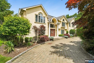 /international/us/66-adams-drive-cresskill-nj-110108628839/