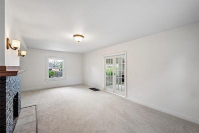 /international/us/2322-otley-avenue-perry-ia-110107698206/