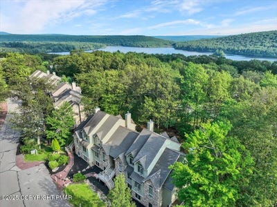 /international/us/34-mountainwoods-drive-lake-harmony-pa-110101219973/