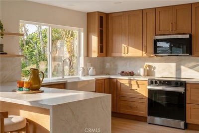 /international/us/12417-carolyn-cerritos-ca-110120158581/