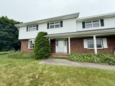/international/us/54-pine-ledge-road-bangor-me-110100397341/?lang=en