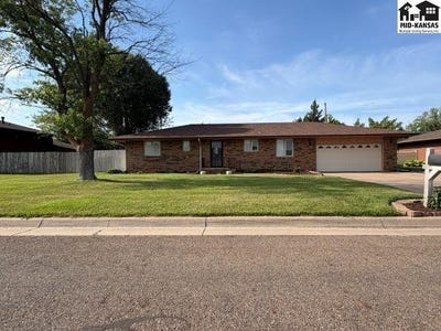 /international/us/315-e-forest-ave-south-hutchinson-ks-110106958323/