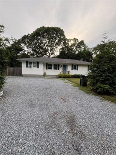 /international/us/38-vernon-avenue-mastic-ny-110109118172/