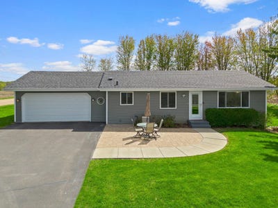 /international/us/9285-parley-lake-road-waconia-mn-110108077761/