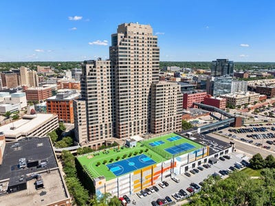 /international/us/57-campau-circle-nw-grand-rapids-mi-110108800056/