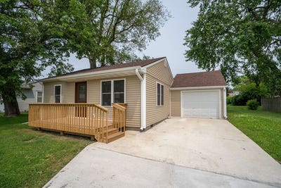 /international/us/400-e-22nd-street-s-newton-ia-110099906712/