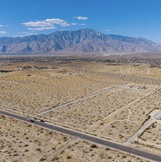 /international/us/long-canyon-road-desert-hot-springs-ca-110120514358/