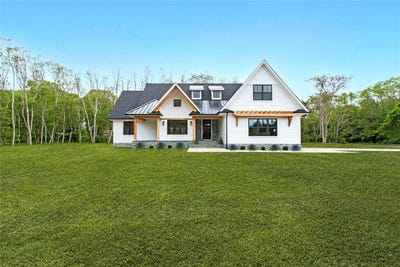 /international/us/33-lagoon-court-jamesport-ny-110099298572/