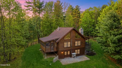 /international/us/14-young-road-middle-grove-ny-110108177020/